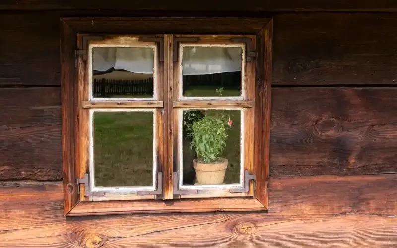 jakie-okna-dachowe-drewniane-czy-plastikowe-f