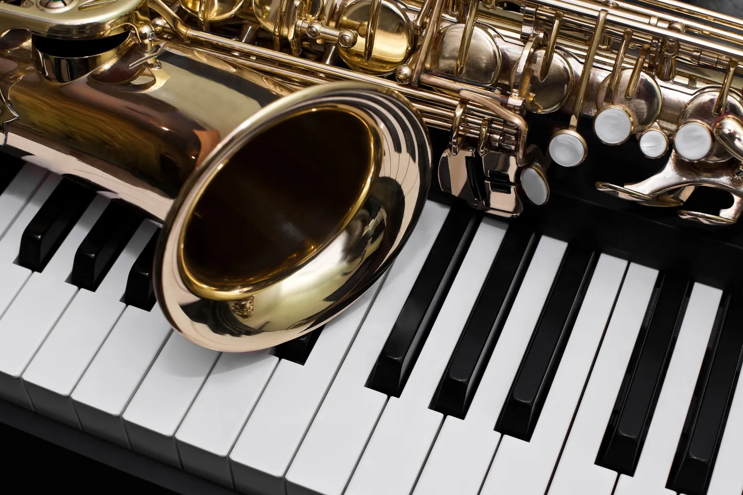 Kto stworzył saksofon?